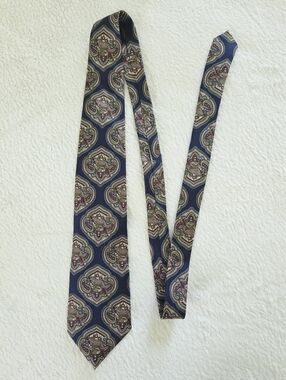 Vintage!!! Resilio ✨️ Navy Medallion Pattern Silk Men's Tie